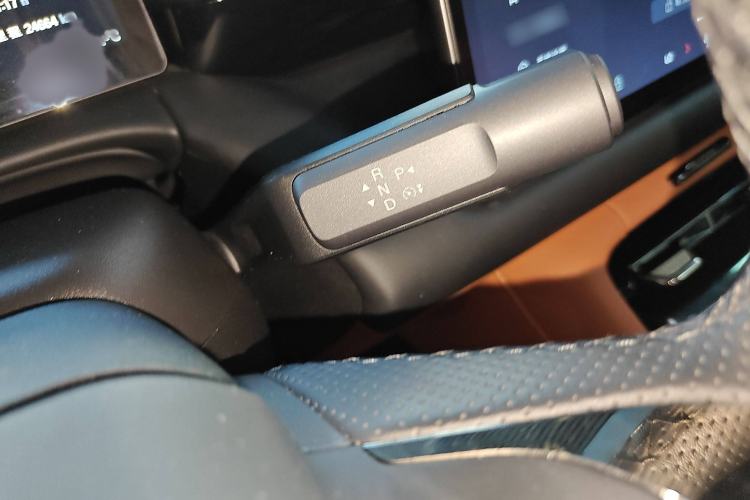 Used AION RT 2025 650 LiDAR Edition Gear Lever
