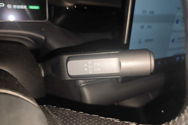 Used AION RT 2025 520 Smart Luxury Edition Gear Lever