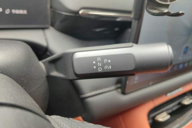 Used AION RT 2025 520 Smart Luxury Edition Gear Lever