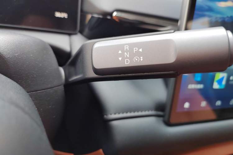 Used AION RT 2025 520 LiDAR Edition Gear Lever