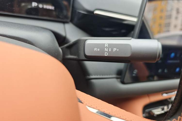 Used AION RT 2025 520 Smart Enjoy Edition Gear Lever