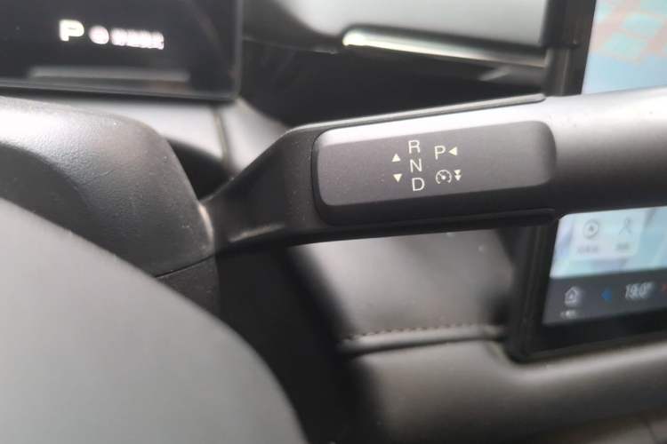 Used AION RT 2025 520 Smart Enjoy Edition Gear Lever