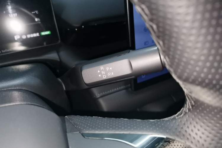 Used AION RT 2025 520 Smart Enjoy Edition Gear Lever