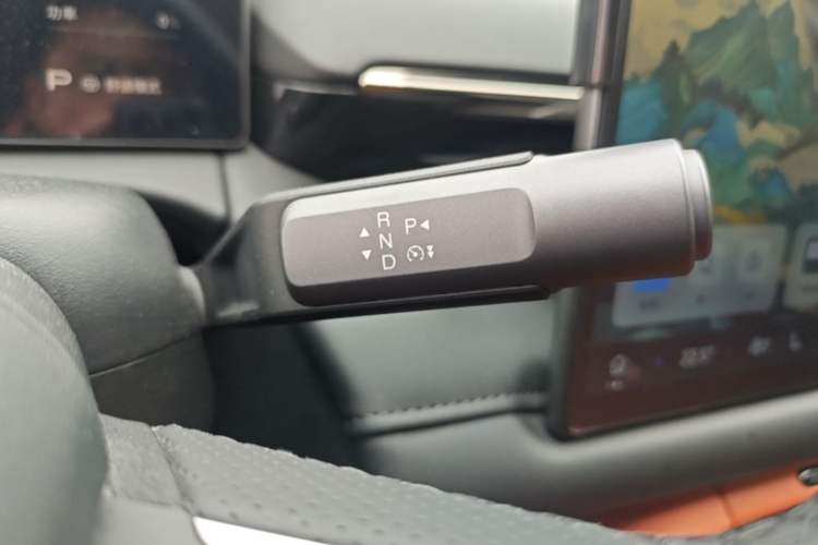 Used AION RT 2025 520 LiDAR Edition Gear Lever