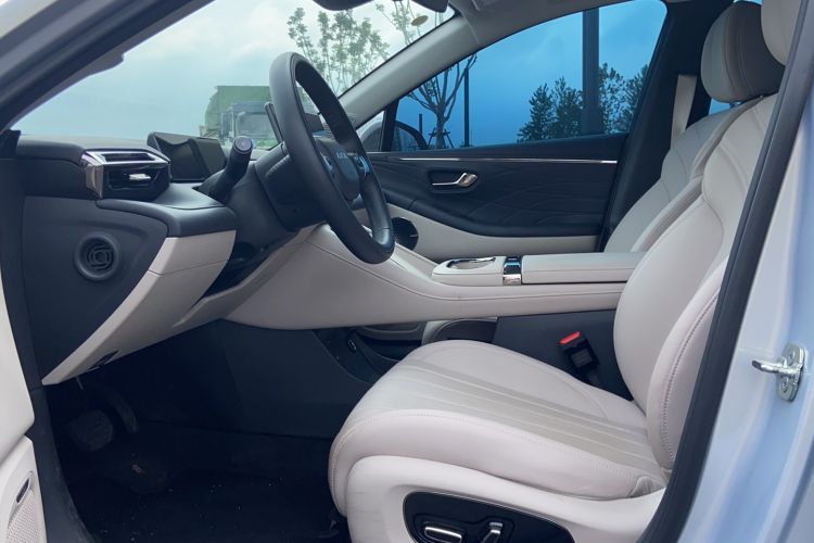 Used AION RT 2025 650 LiDAR Edition Left Front Seat