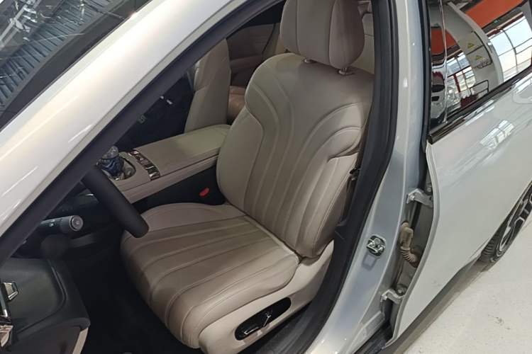 Used AION RT 2025 650 LiDAR Edition Left Front Seat