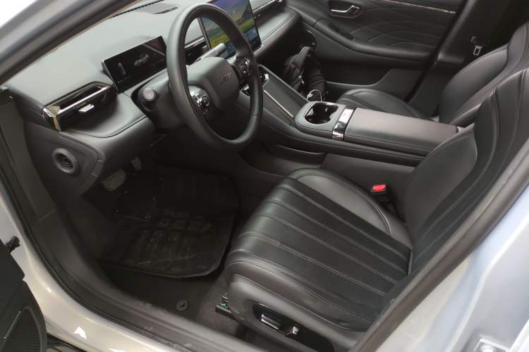 Used AION RT 2025 650 LiDAR Edition Left Front Seat