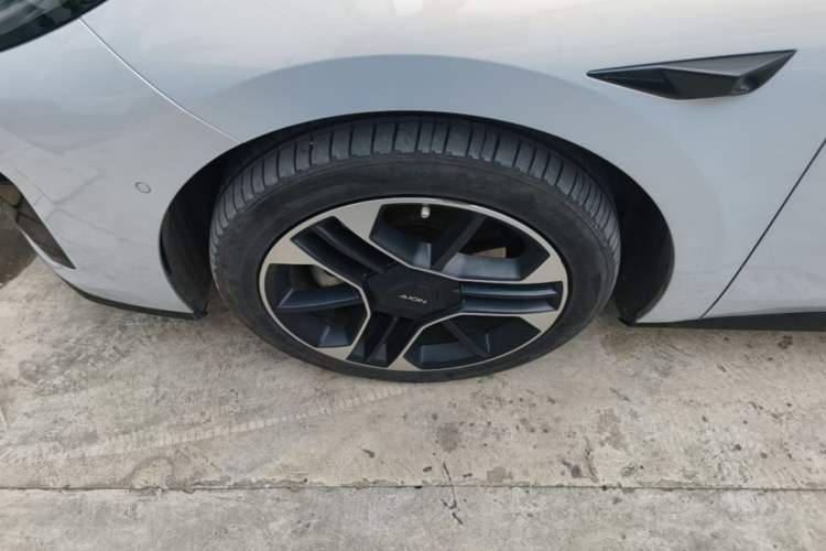 Used AION RT 2025 650 LiDAR Edition Left Front Wheel Hub