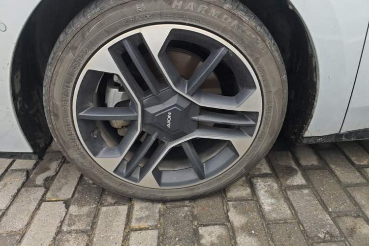 Used AION RT 2025 520 LiDAR Edition Left Front Wheel Hub