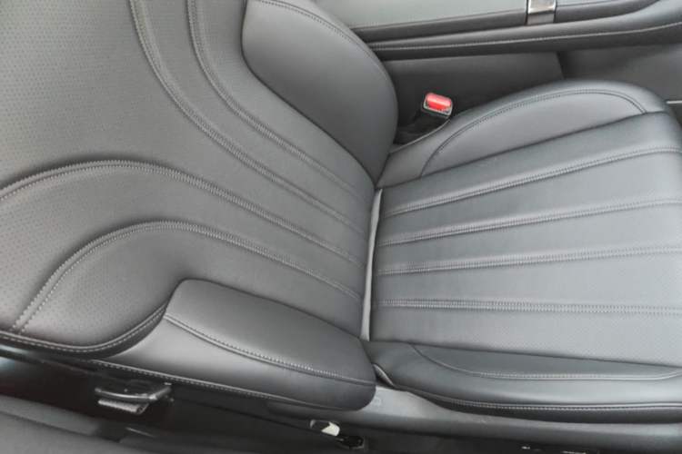 Used AION RT 2025 650 LiDAR Edition Right Front Seat