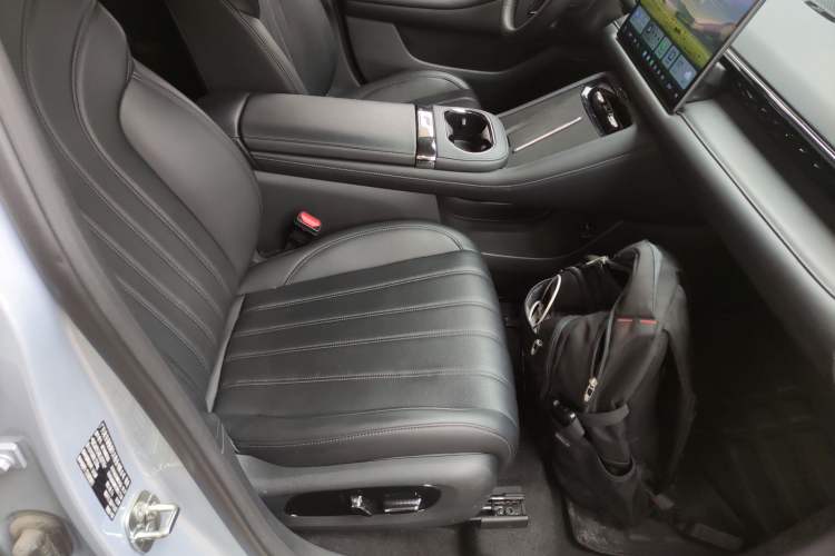 Used AION RT 2025 650 LiDAR Edition Right Front Seat