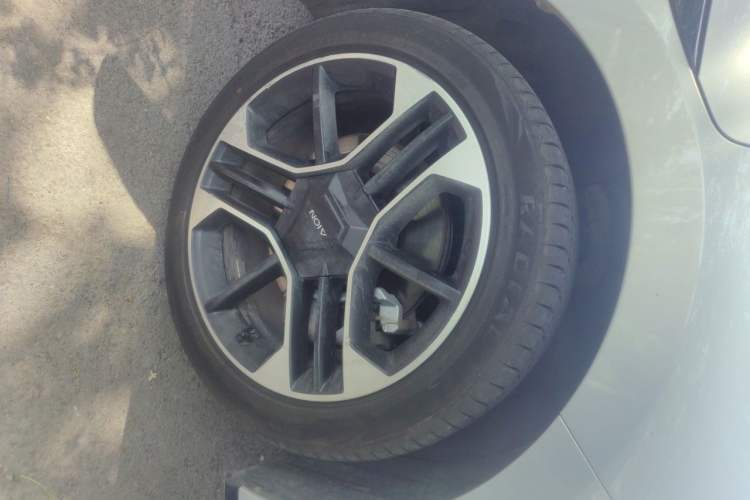 Used AION RT 2025 650 Zhijihao Edition Right Front Wheel Hub