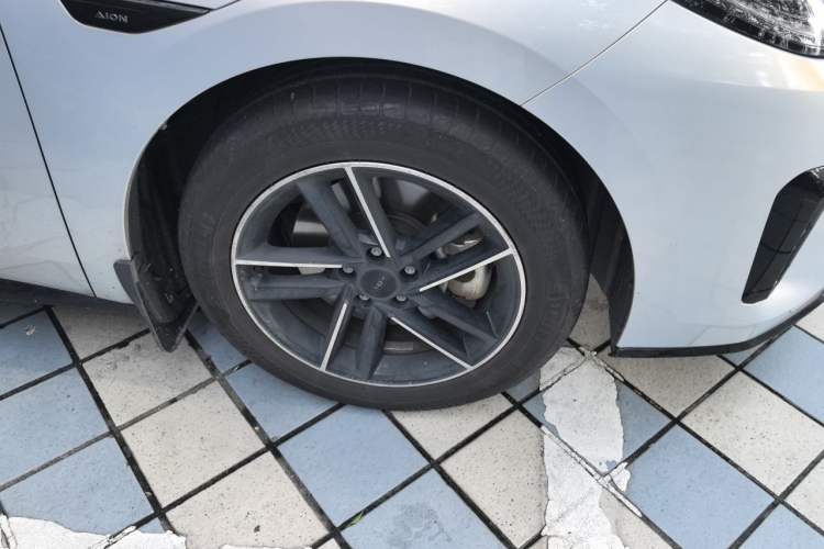 Used AION RT 2025 650 Zhijihao Edition Right Front Wheel Hub