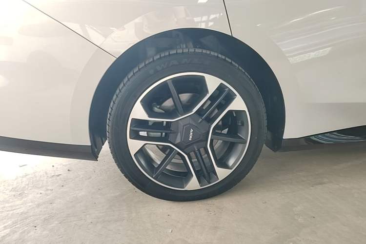 Used AION RT 2025 650 LiDAR Edition Right Rear Wheel Hub