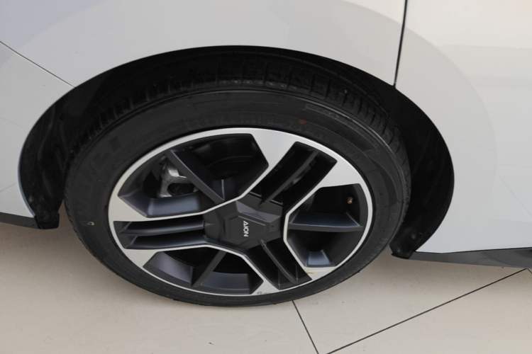 Used AION RT 2025 650 LiDAR Edition Right Rear Wheel Hub