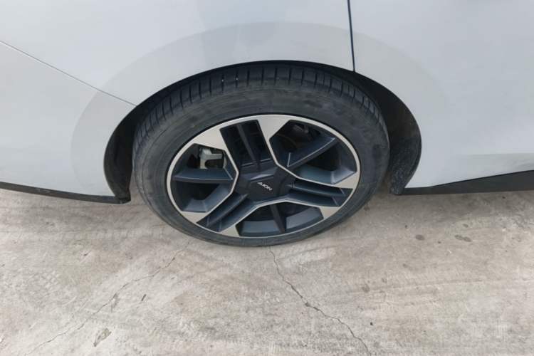 Used AION RT 2025 650 LiDAR Edition Right Rear Wheel Hub