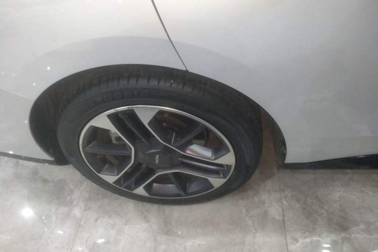 Used AION RT 2025 650 LiDAR Edition Right Rear Wheel Hub