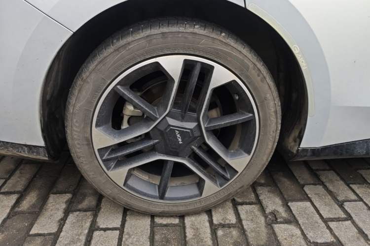 Used AION RT 2025 520 LiDAR Edition Right Rear Wheel Hub