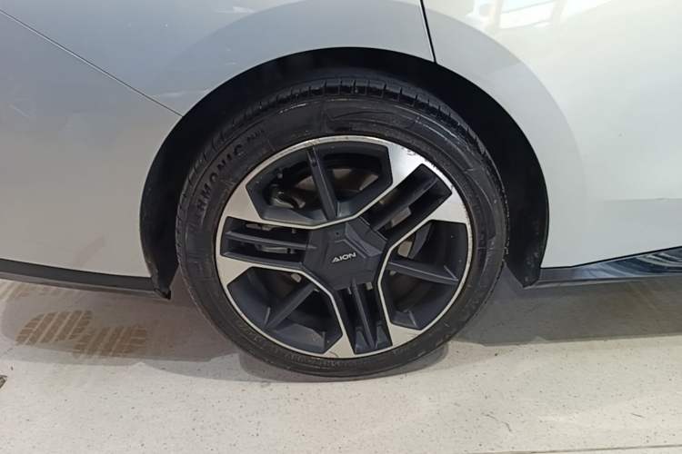 Used AION RT 2025 650 LiDAR Edition Right Rear Wheel Hub