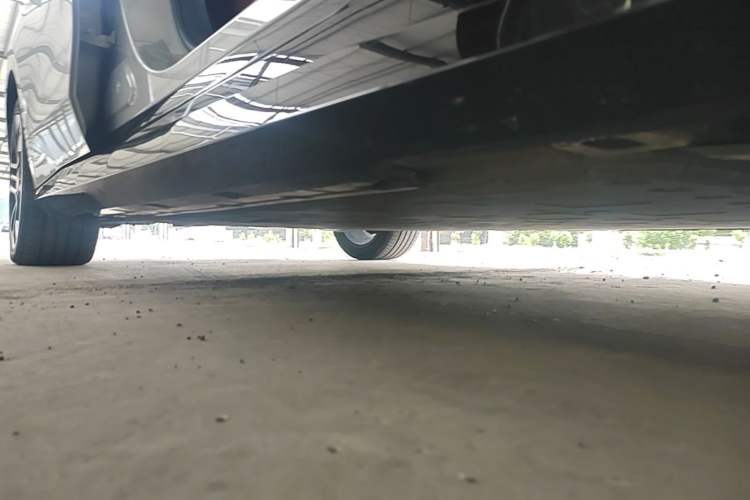 Used AION RT 2025 650 LiDAR Edition Right Side Sill