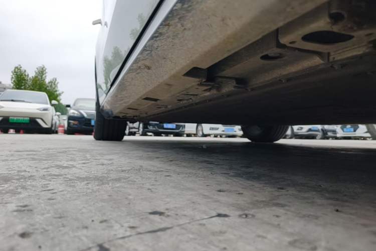 Used AION RT 2025 650 LiDAR Edition Right Side Sill