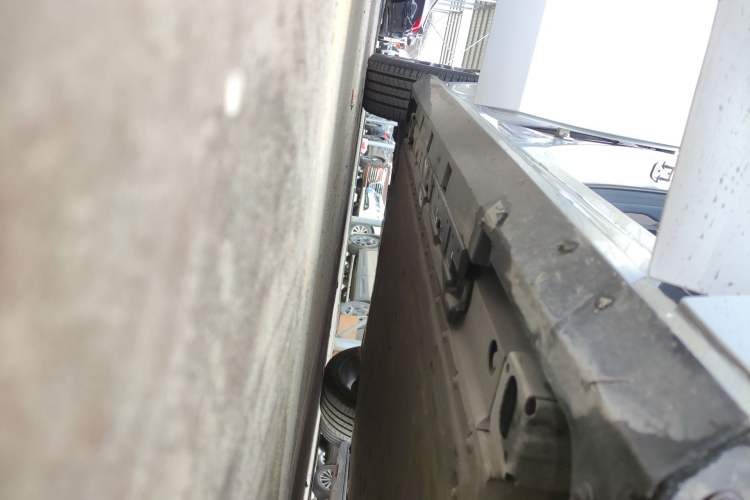 Used AION RT 2025 650 LiDAR Edition Right Side Sill