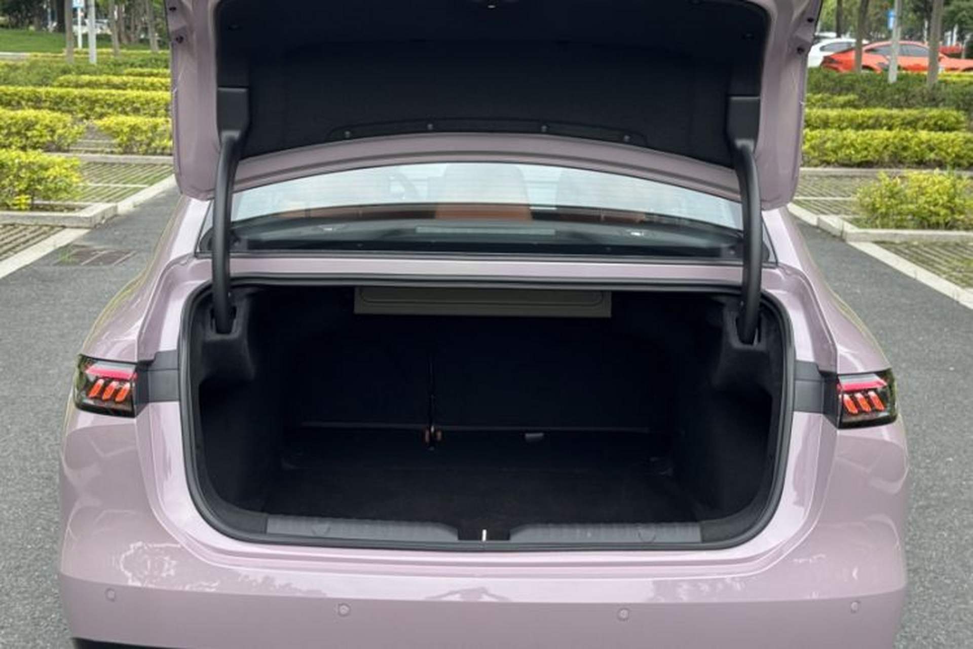Used AION RT 2025 650 LiDAR Edition Trunk