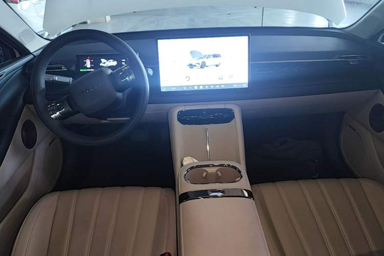 Used AION RT 2025 520 Smart Luxury Edition Center Console