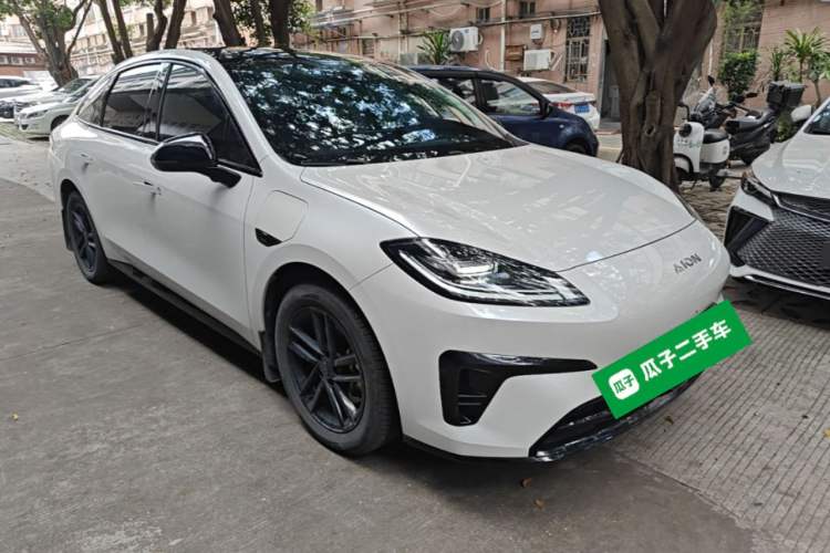 Used AION RT 2025 520 Smart Luxury Edition Front Right 45 Deg