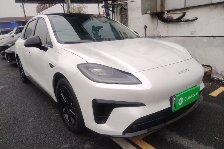 Used AION RT 2025 520 Smart Luxury Edition Front Right 45 Deg