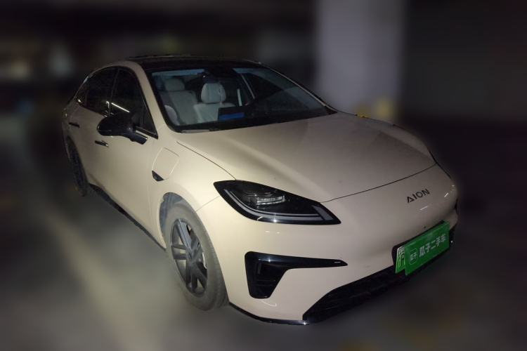 Used AION RT 2025 520 Smart Luxury Edition Front Right 45 Deg