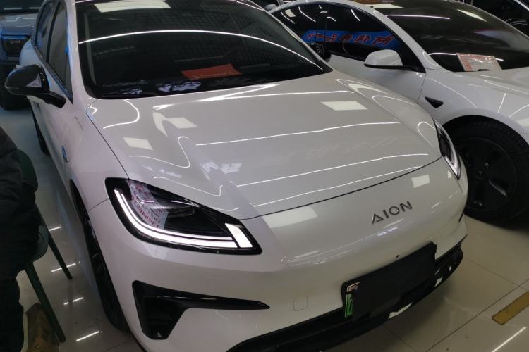 Used AION RT 2025 520 Smart Luxury Edition Front Right 45 Deg