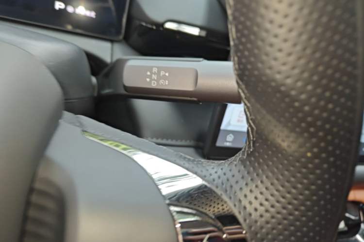 Used AION RT 2025 520 Smart Luxury Edition Gear Lever