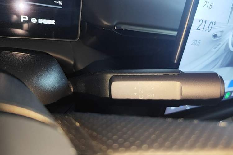 Used AION RT 2025 520 Smart Luxury Edition Gear Lever