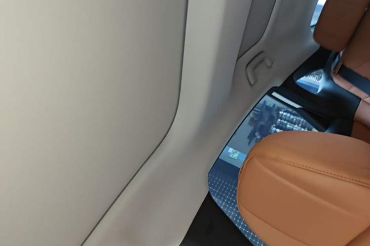 Used AION RT 2025 520 Smart Luxury Edition Headliner