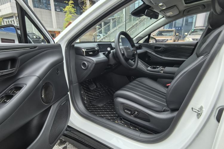 Used AION RT 2025 520 Smart Luxury Edition Interior 1