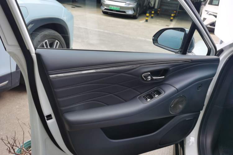 Used AION RT 2025 520 Smart Luxury Edition Interior 7