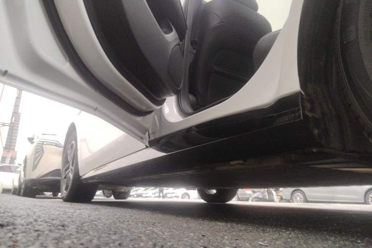 Used AION RT 2025 520 Smart Luxury Edition Left Side Sill