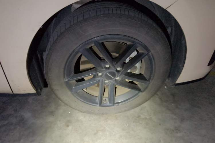 Used AION RT 2025 520 Smart Luxury Edition Right Front Wheel Hub