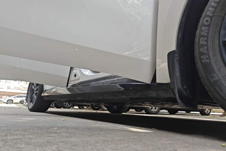 Used AION RT 2025 520 Smart Luxury Edition Right Side Sill