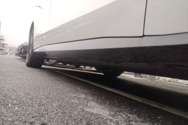 Used AION RT 2025 520 Smart Luxury Edition Right Side Sill