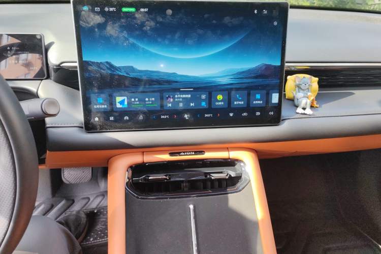 Used AION RT 2025 520 Smart Enjoy Edition Audio And AC Panel