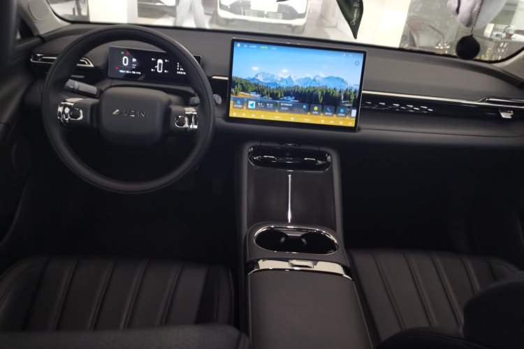 Used AION RT 2025 520 Smart Luxury Edition Center Console