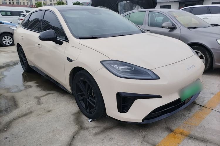 Used AION RT 2025 520 Smart Luxury Edition Front Right 45 Deg