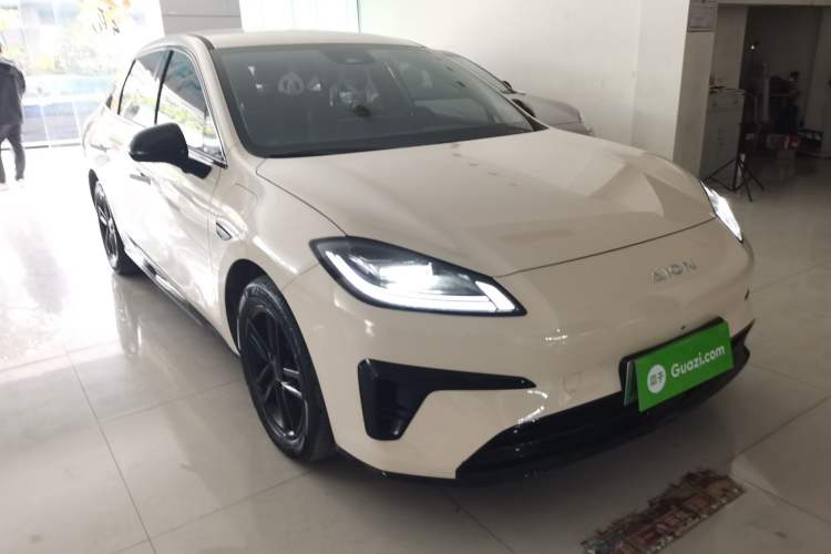 Used AION RT 2025 520 Smart Luxury Edition Front Right 45 Deg