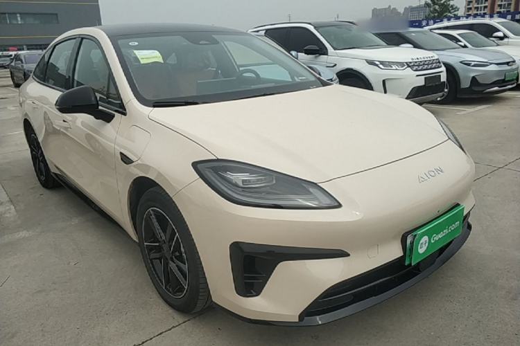 Used AION RT 2025 520 Smart Luxury Edition Front Right 45 Deg