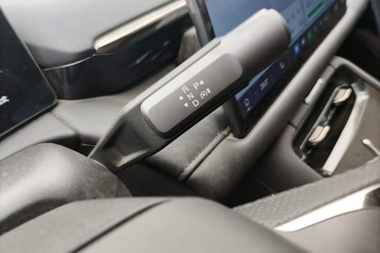 Used AION RT 2025 520 Smart Luxury Edition Gear Lever