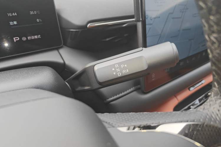 Used AION RT 2025 520 Smart Enjoy Edition Gear Lever