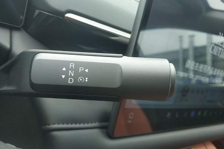 Used AION RT 2025 520 Smart Luxury Edition Gear Lever