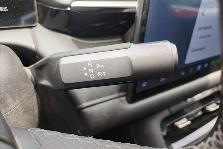 Used AION RT 2025 520 Smart Luxury Edition Gear Lever